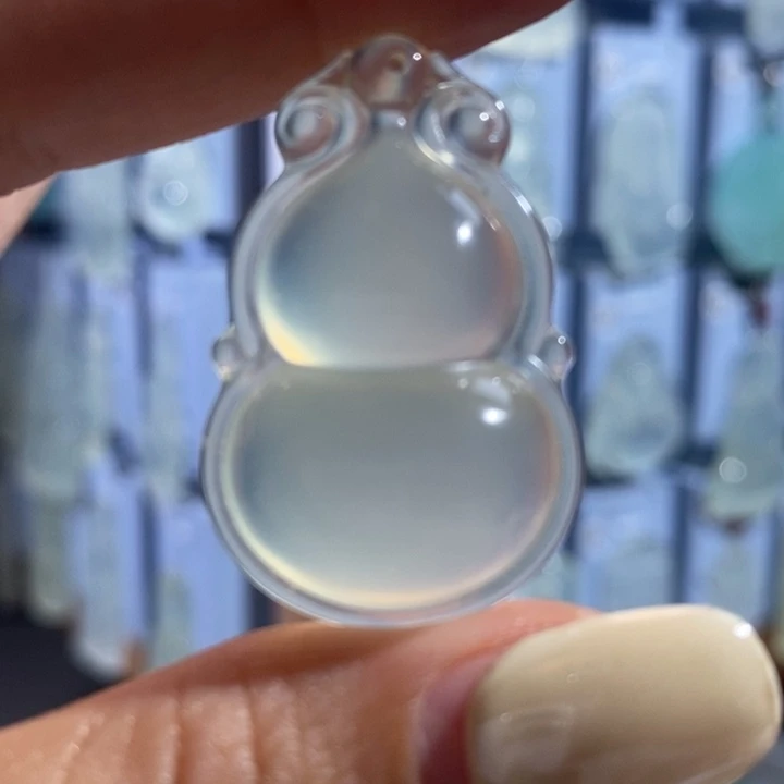 岫玉未镶嵌颈饰吊坠