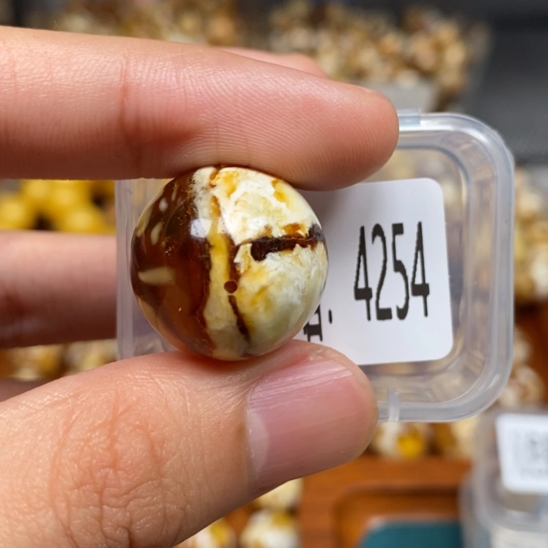 蜜蜡未镶嵌珠宝奇石4254