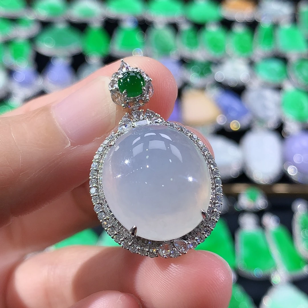 翡翠18K金镶嵌颈饰