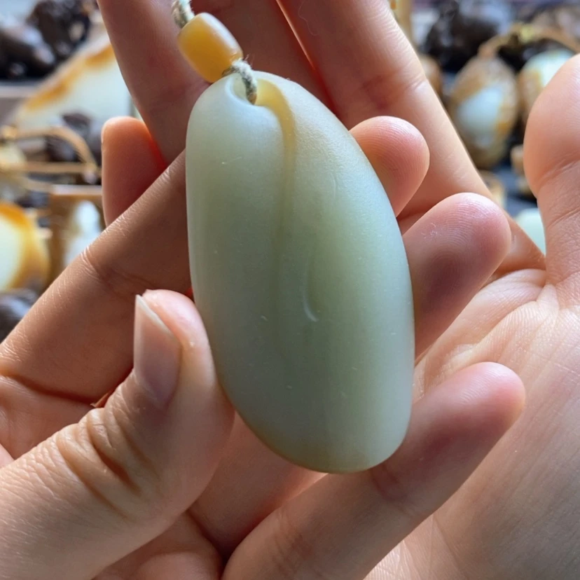 【闪购商品】颈饰未镶嵌和田玉（糖玉）