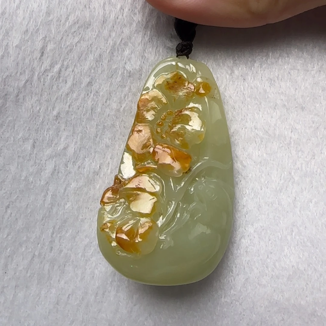 岫岩河磨玉（透闪石质玉）未镶嵌颈饰50g花开富贵报喜鸟