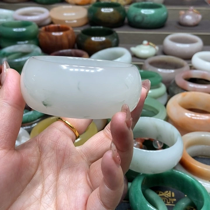 石英质玉手镯未镶嵌小****^