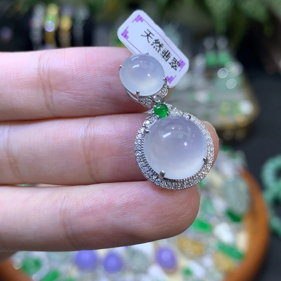 颈饰18K金镶嵌翡翠