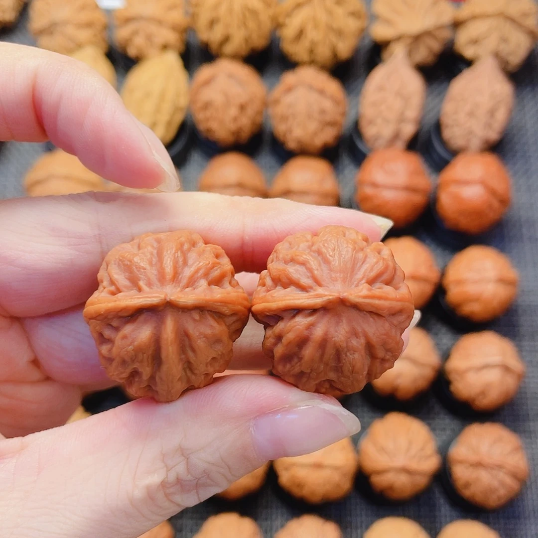 文玩核桃把件相思红豆