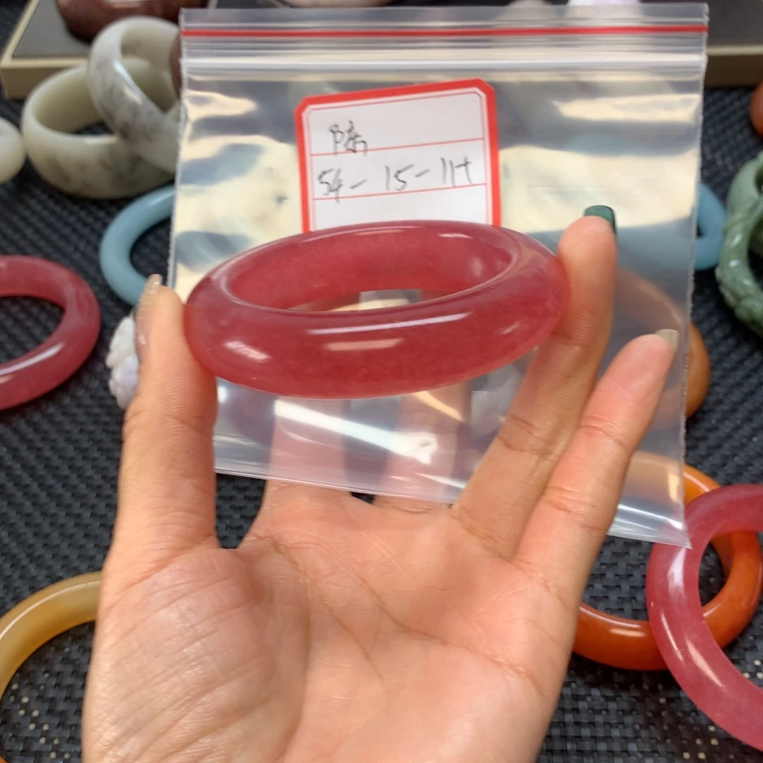陳***石英岩玉未镶嵌手镯