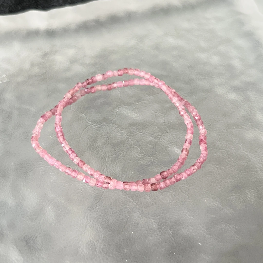2.5mm方粒切割粉碧玺双圈手串