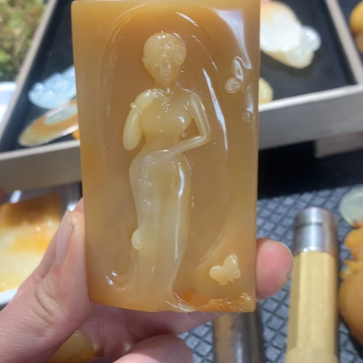石英质玉（黄龙玉）未镶嵌颈饰