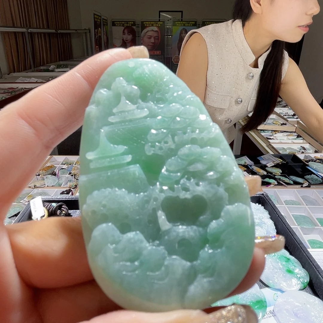 翡翠未镶嵌颈饰一