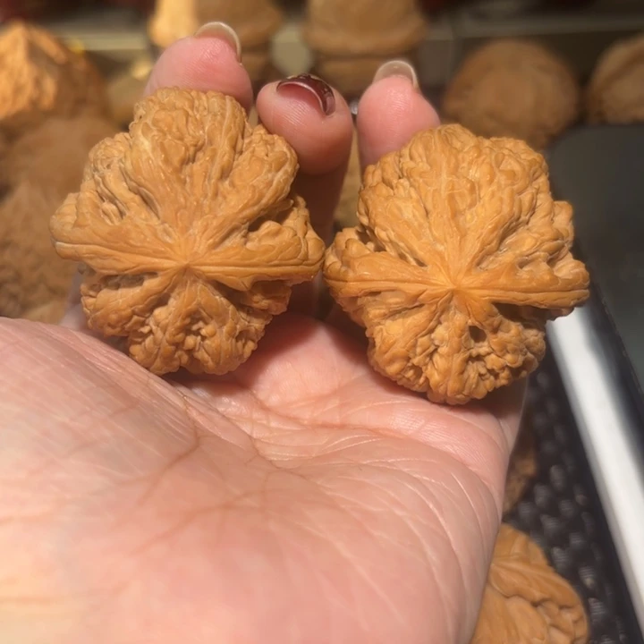 吊坠文玩核桃40大粗筋一对