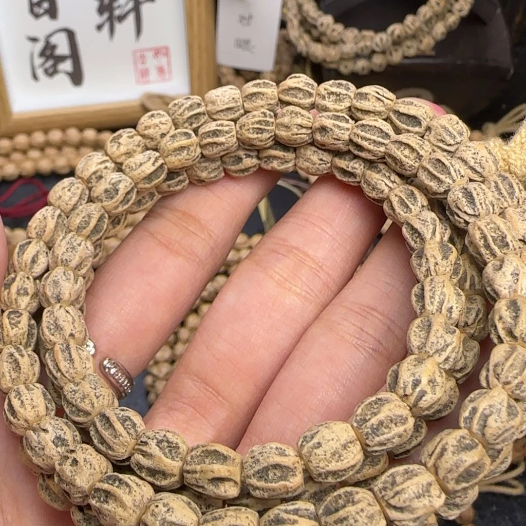 柏香籽/百香籽吊坠招**?