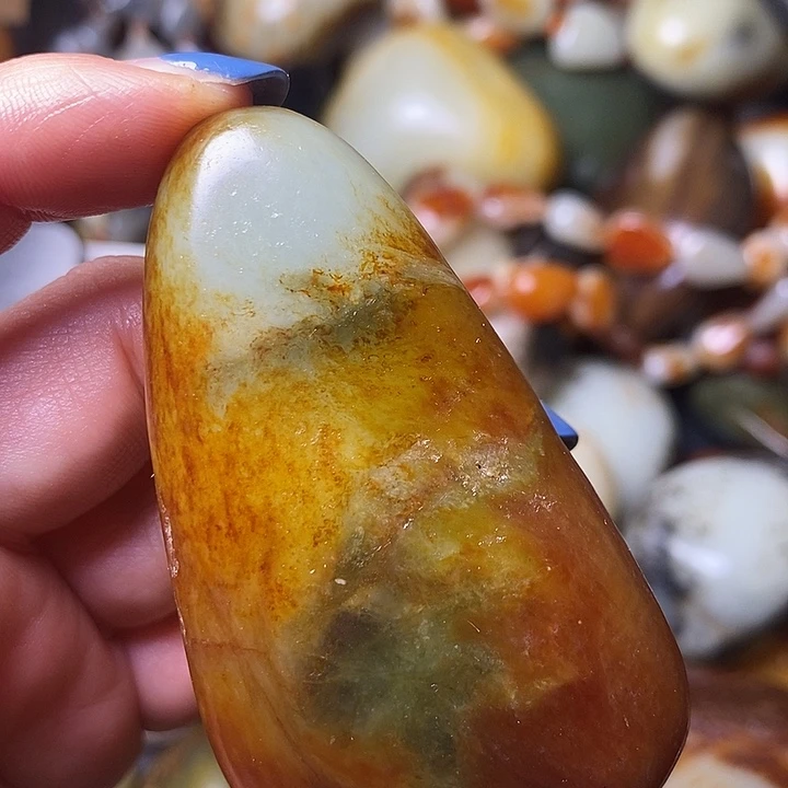 和田玉（糖玉）未镶嵌珠宝奇石