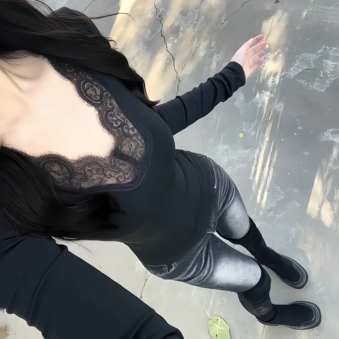 纯欲辣妹V领蕾丝拼接长袖打底衫2025秋冬季新款绝美巨好看上衣女