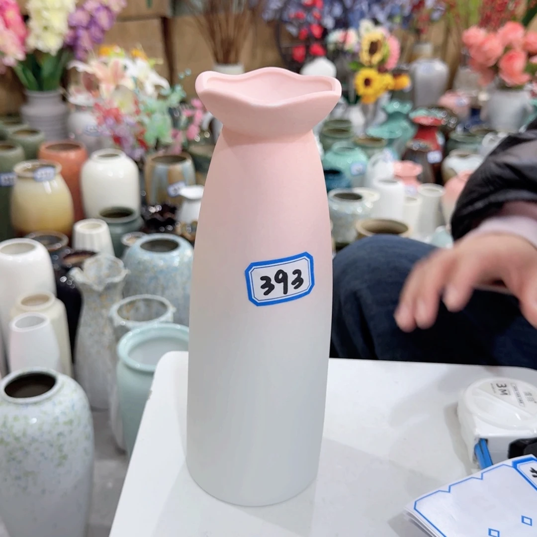 393号陶瓷高24厘米瑕疵一个