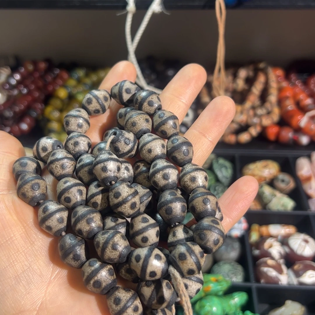 朱***力玛瑙/玉髓合金颈饰