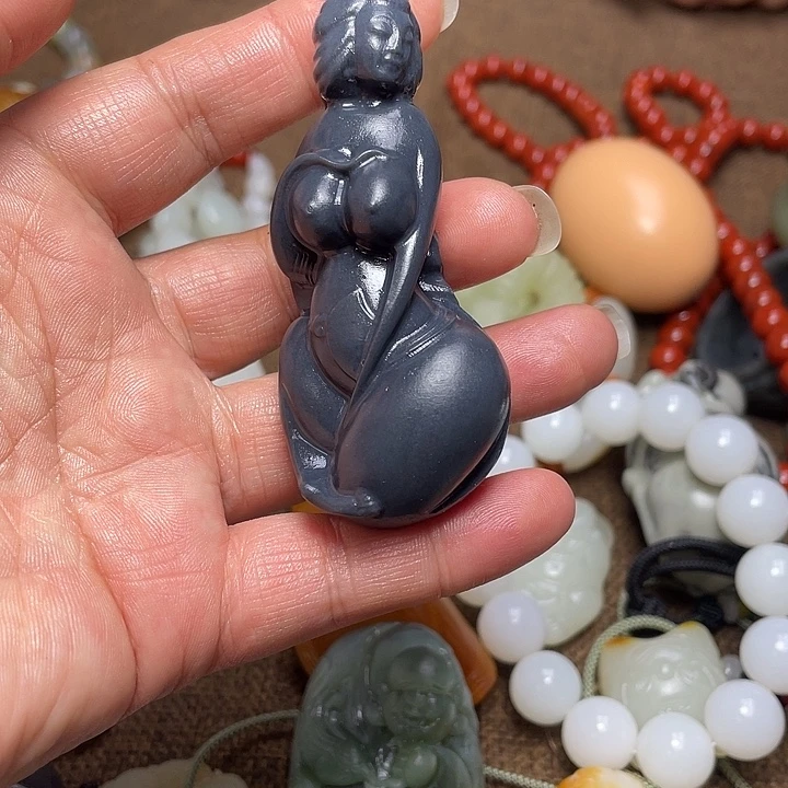 敏***和田玉未镶嵌把件