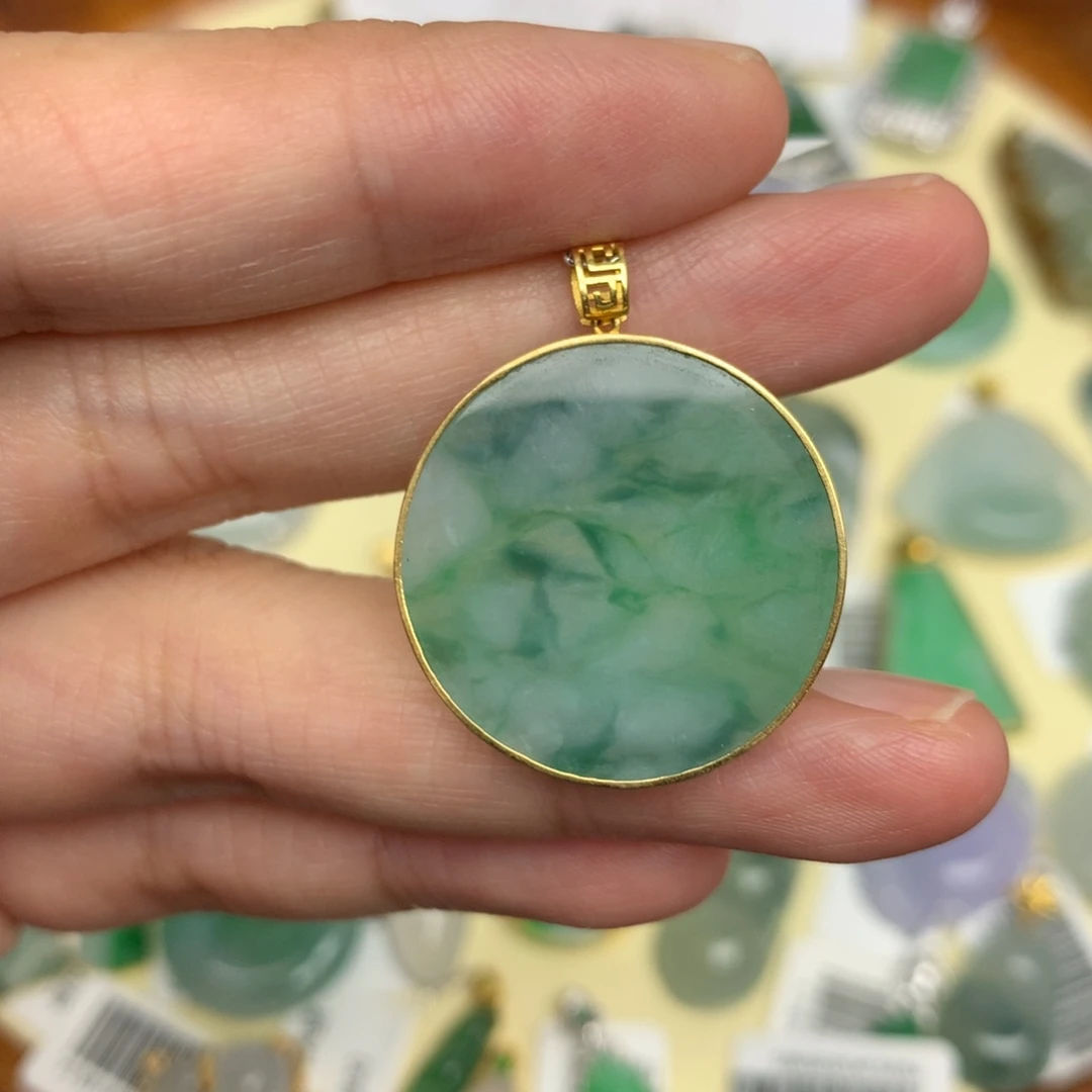 翡翠18K金镶嵌颈饰