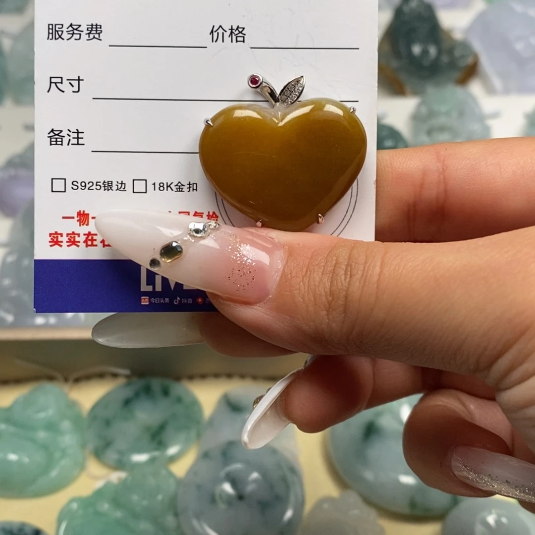 翡翠颈饰未镶嵌翡翠70