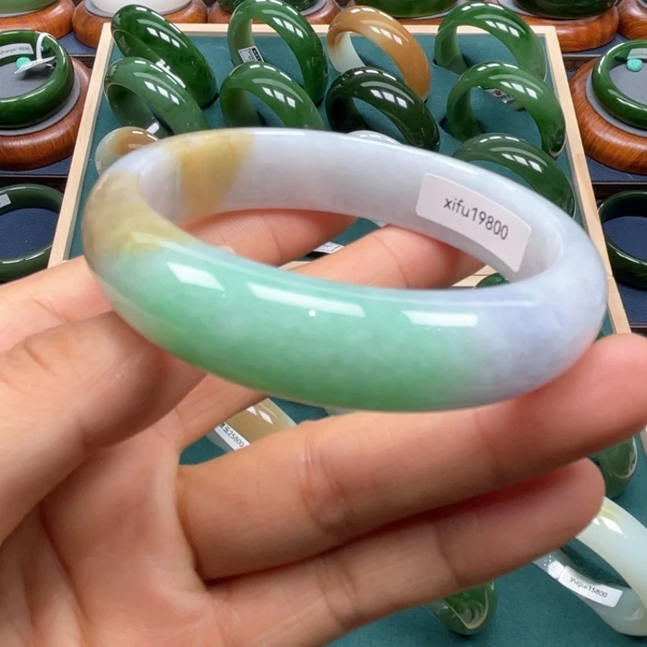 翡翠手镯未镶嵌翡翠手镯