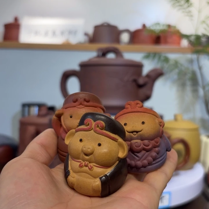 兄弟三个黄金段茶台摆件