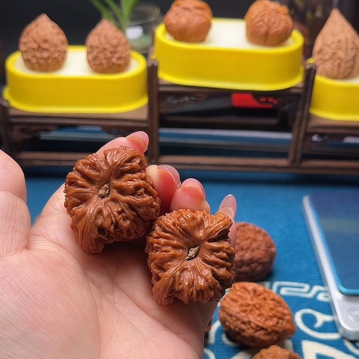 桃核把件林****柳南疆高炮凹底拉丝42