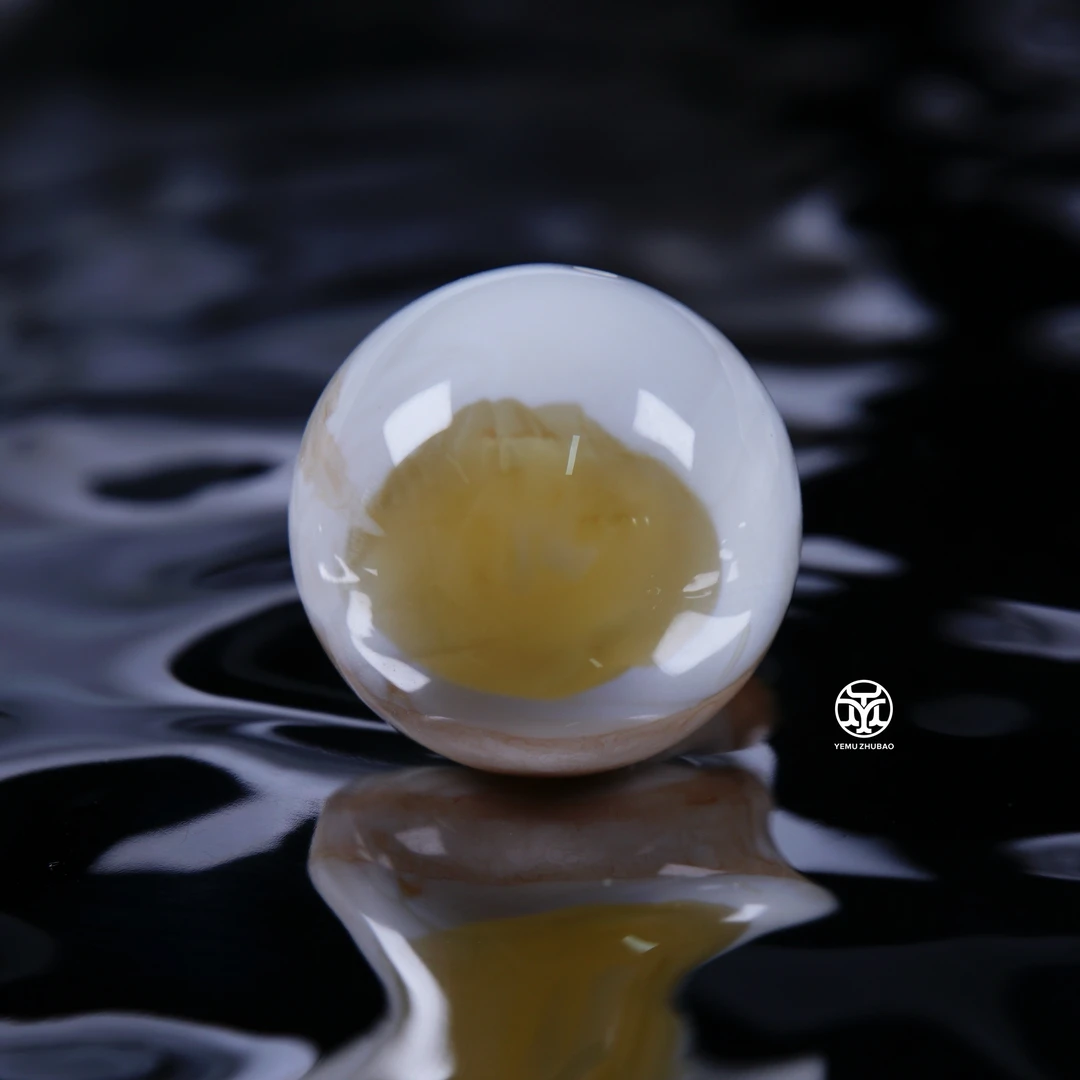 （18.0mm）焦边溏心蛋三彩漆白溶洞圆珠 一物一拍 天然俄料琥珀蜜蜡