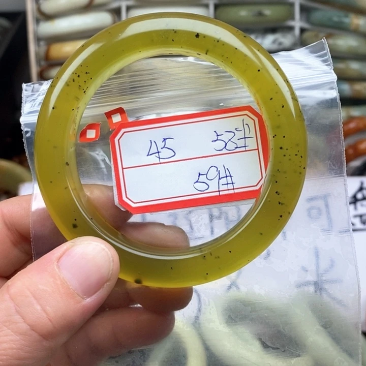未镶嵌蛇纹石玉颈饰