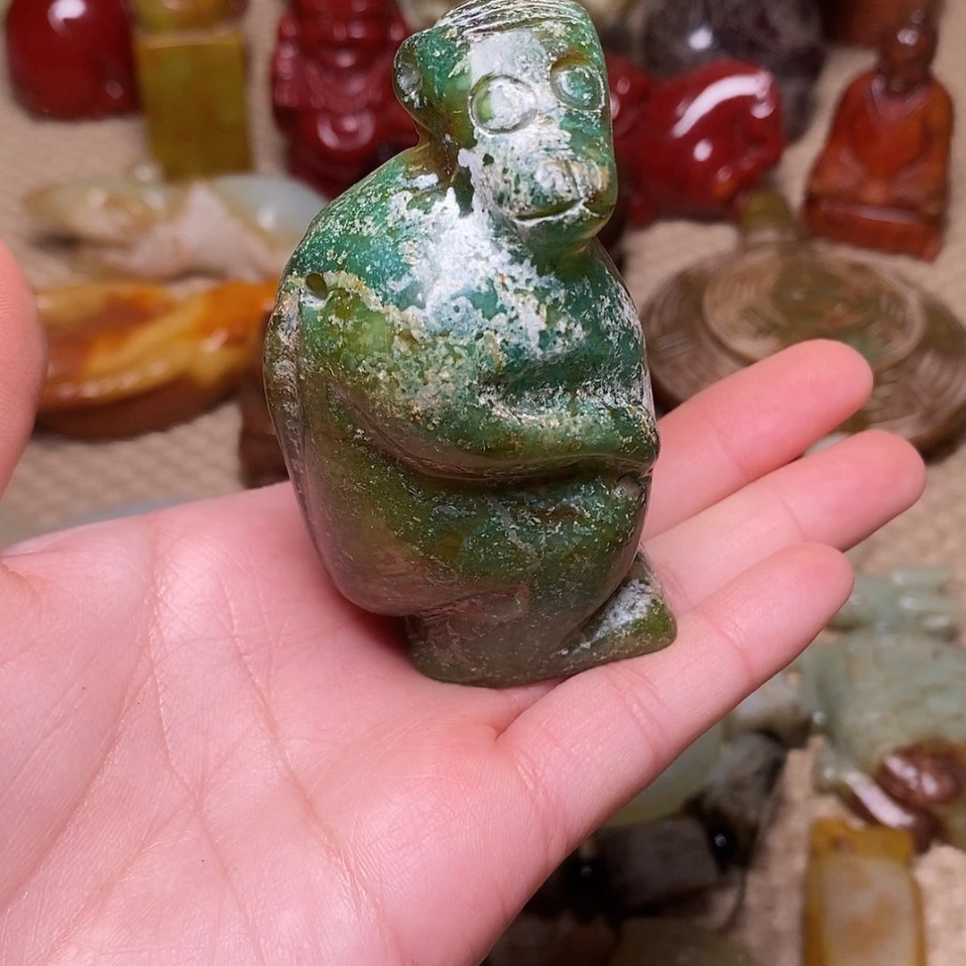 蛇纹石玉未镶嵌颈饰