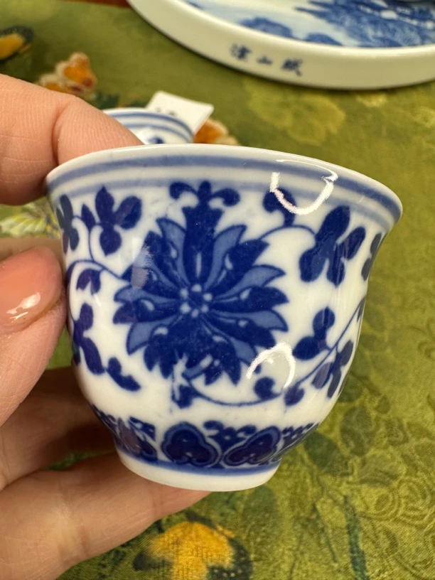 景德镇高温釉下彩青花缠枝莲贴花主人杯