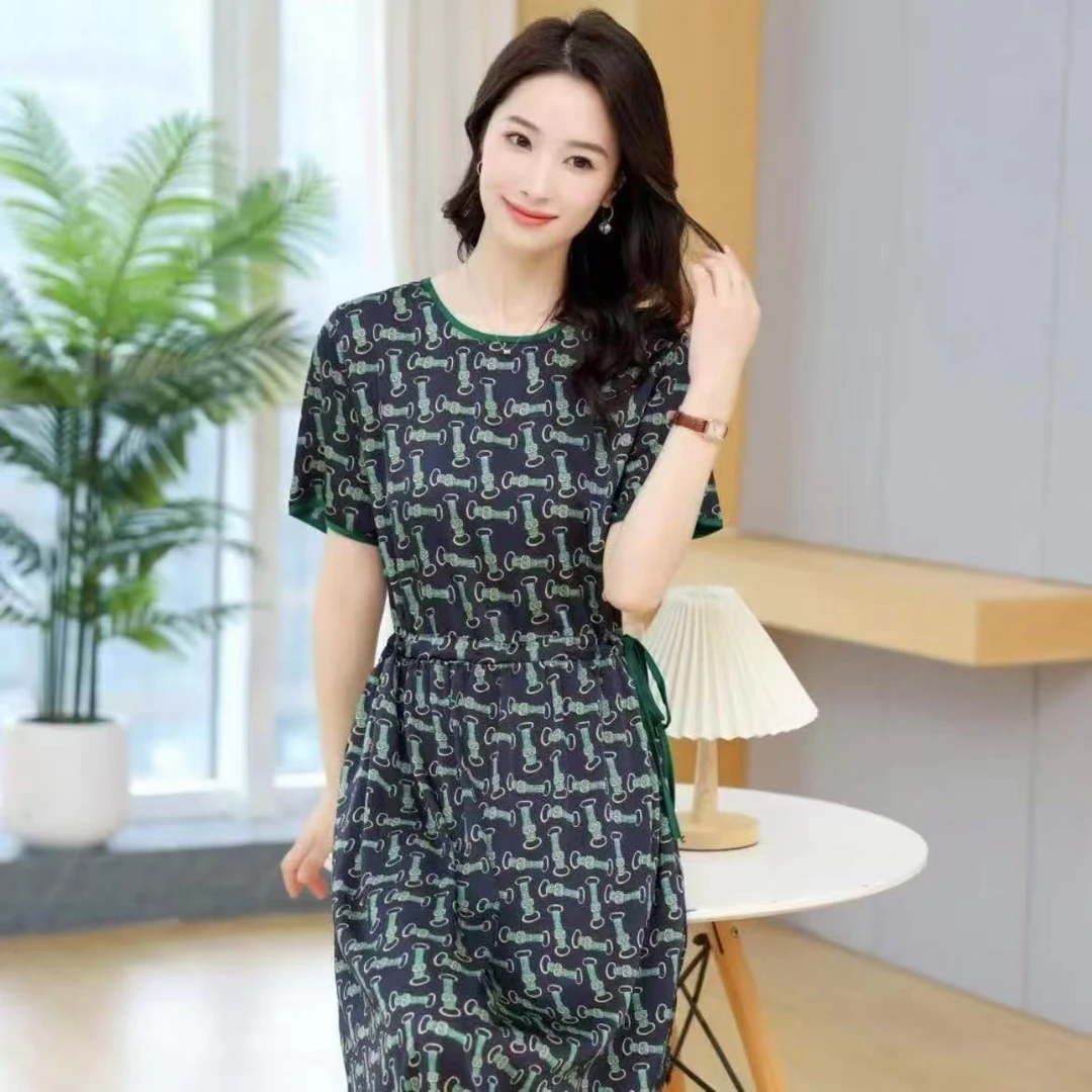 显瘦连衣裙女2025夏季新款收腰高端气质环环相扣连衣裙