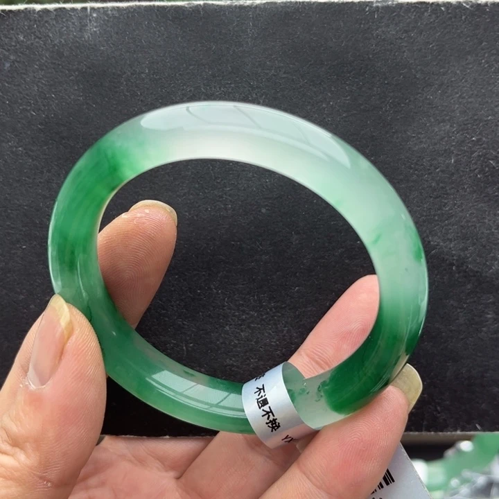 石英质玉未镶嵌手镯