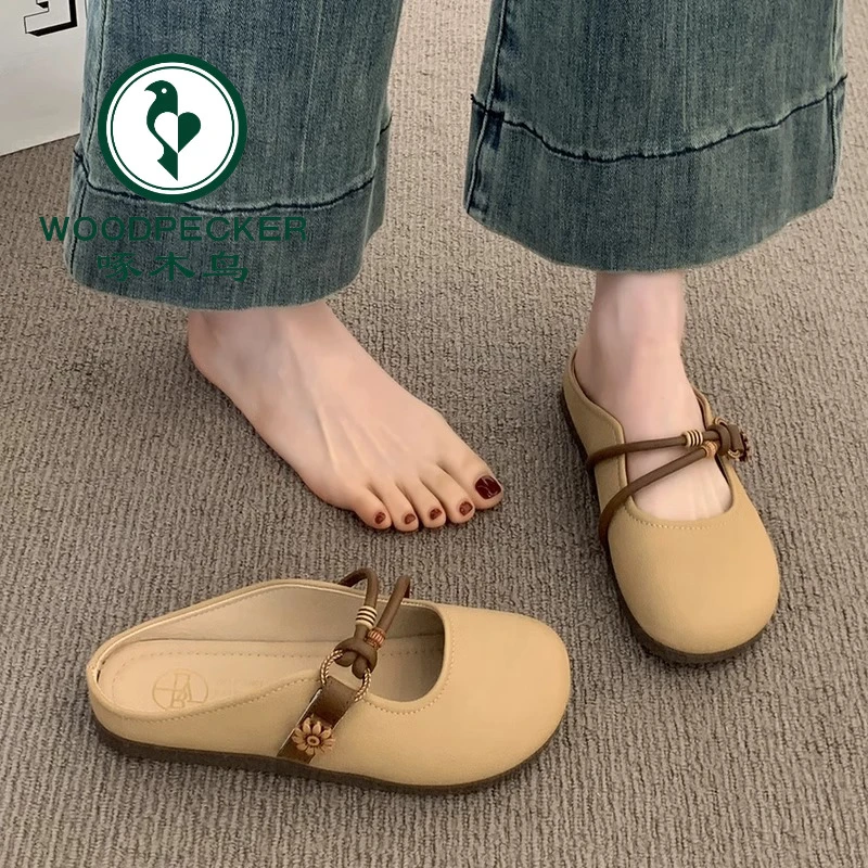 啄木鸟包头半拖鞋女夏季外穿2025新款平底一脚蹬单鞋软底法式凉拖