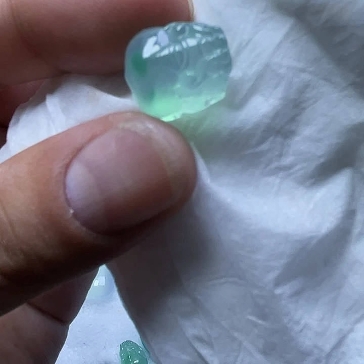 ㇏**?貔貅，飘绿，无纹