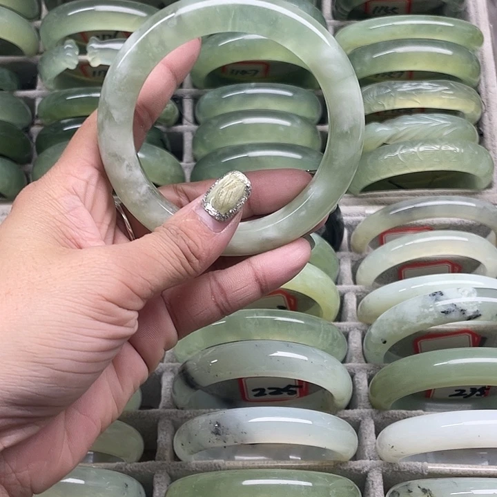 蛇纹石玉未镶嵌手镯203