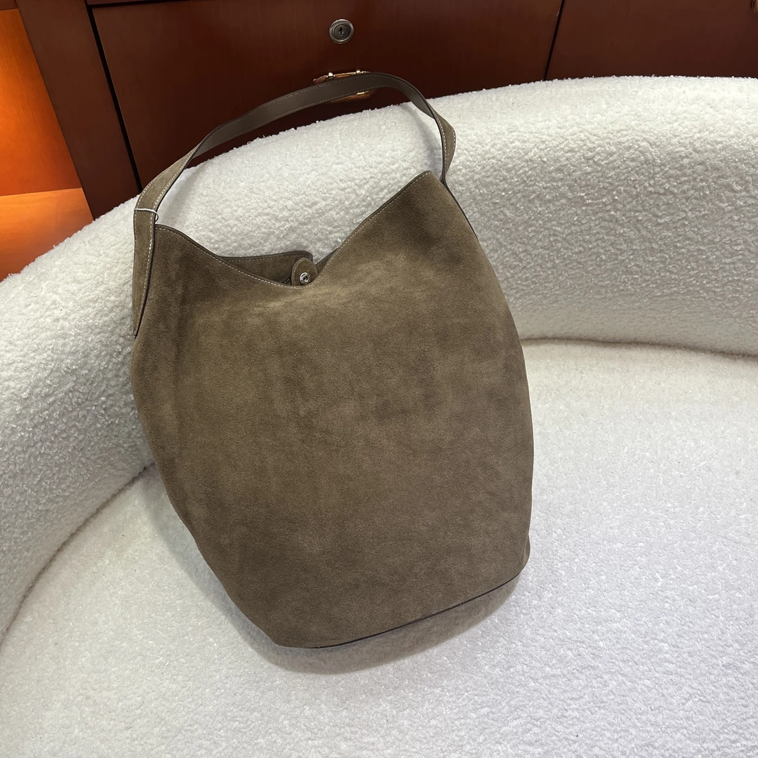 【八八八】高奢真皮女包新款磨砂纯色水桶包大容量复古百搭单肩