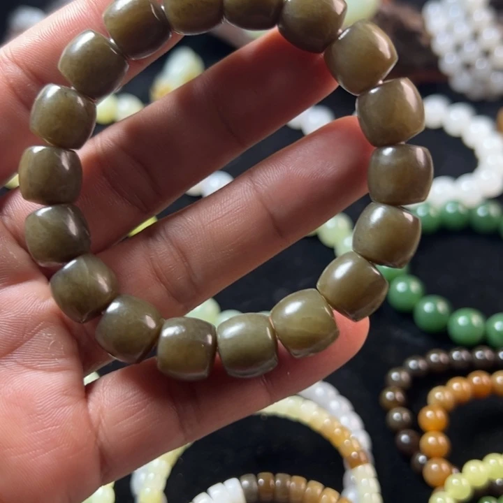 和田玉未镶嵌手串