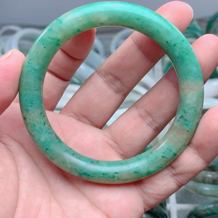 独山玉未镶嵌手镯60