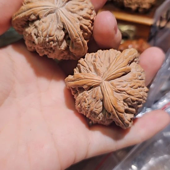 天***空文玩核桃吊坠43精修工艺三楞