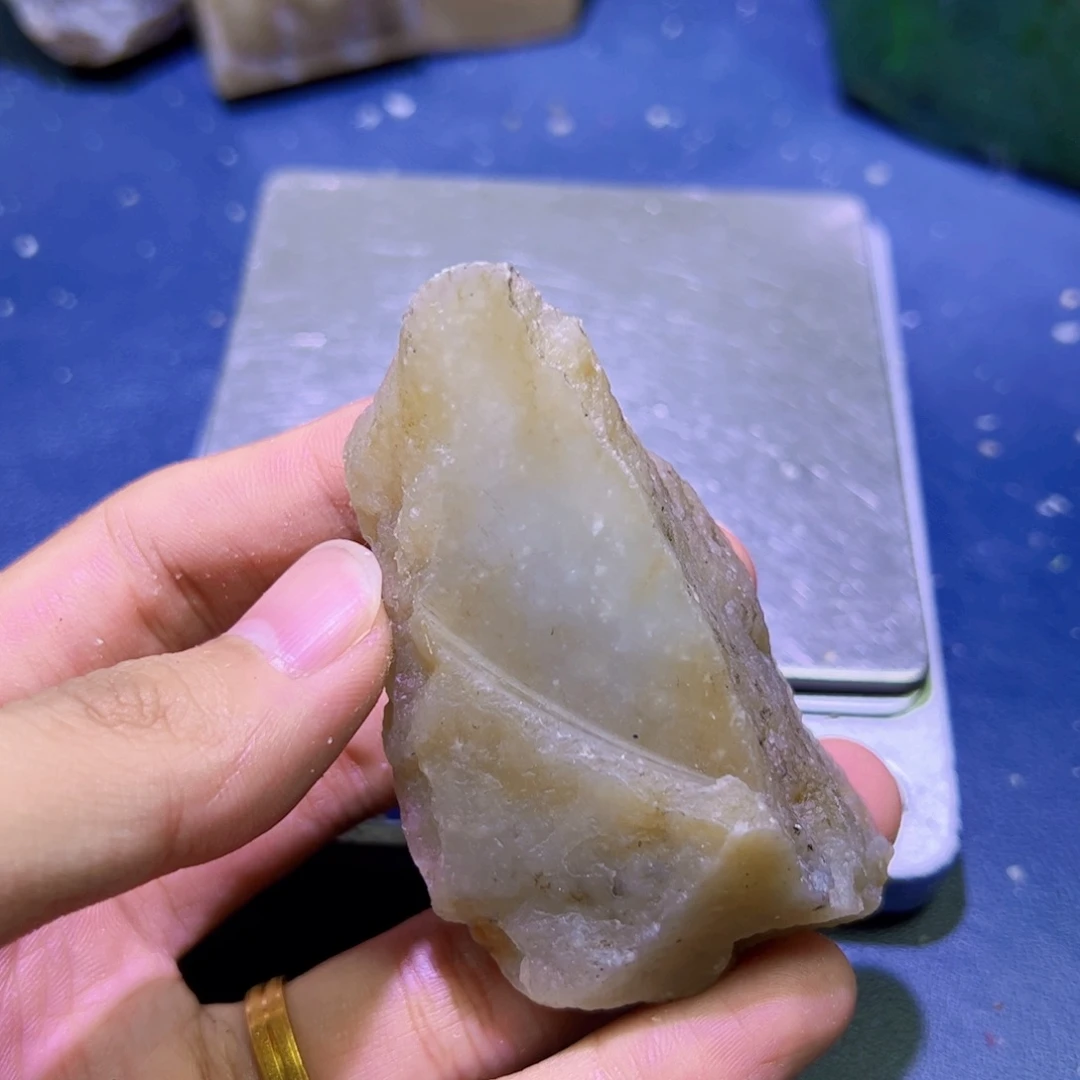 未镶嵌和田玉（糖玉）珠宝半成品