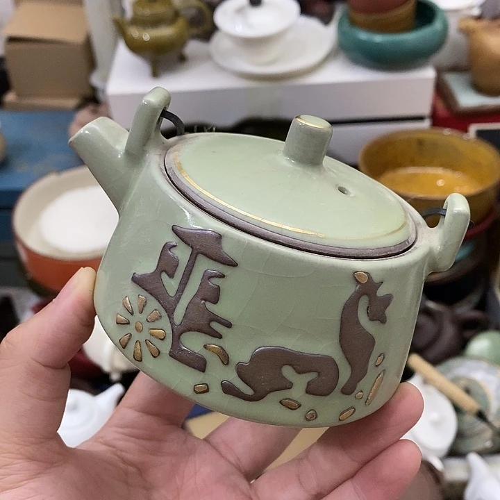 陶瓷艺术品及陶瓷壶壶