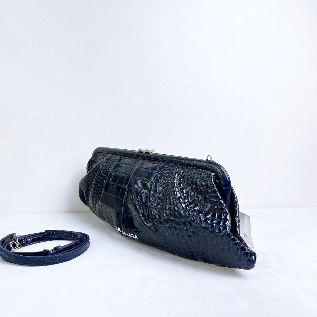 99新 Balenciaga/巴黎世家 单肩斜挎包/尺寸：17X43/XspA5582