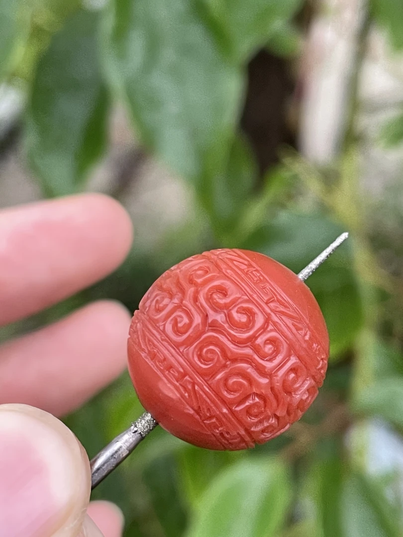 精品南红配饰20mm回纹珠单珠，颜色红润，满肉辣椒红，有裂