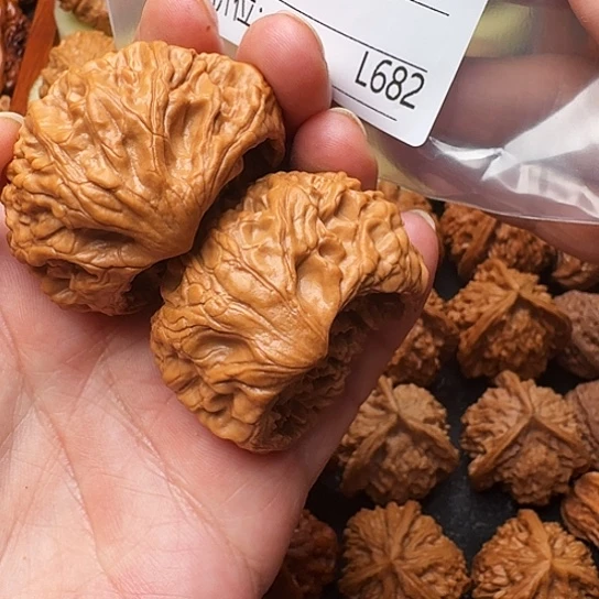 悠***哥文玩核桃把件45眼镜蛇