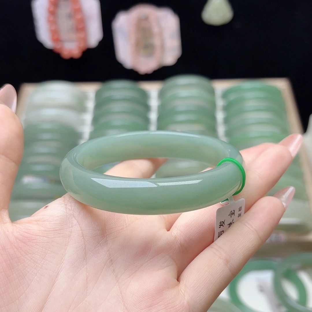 未镶嵌手镯石英质玉60
