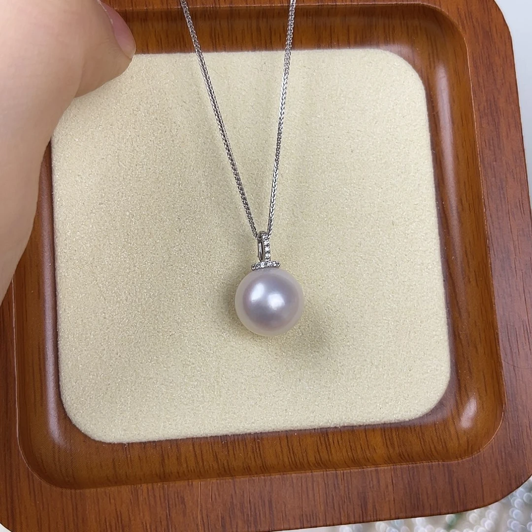 颈饰18K金镶嵌海水珍珠