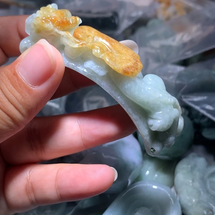 翡翠未镶嵌颈饰保真天然A货翡翠