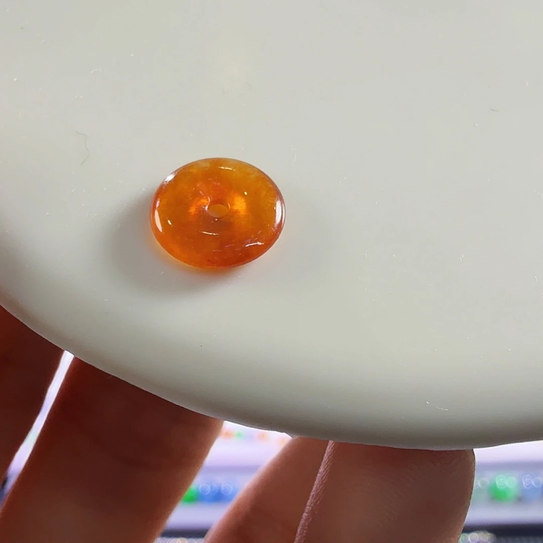 翡翠未镶嵌颈饰冰红