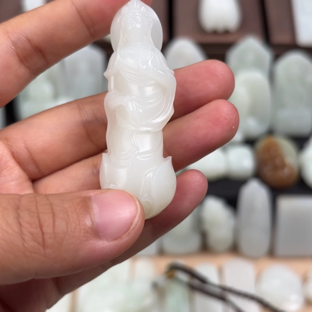 二***瓶和田玉未镶嵌颈饰