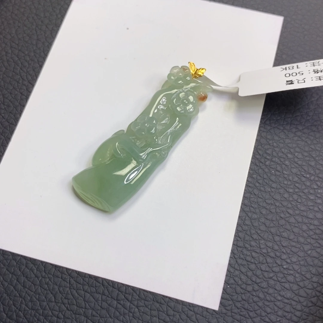 翡翠18K金镶嵌颈饰