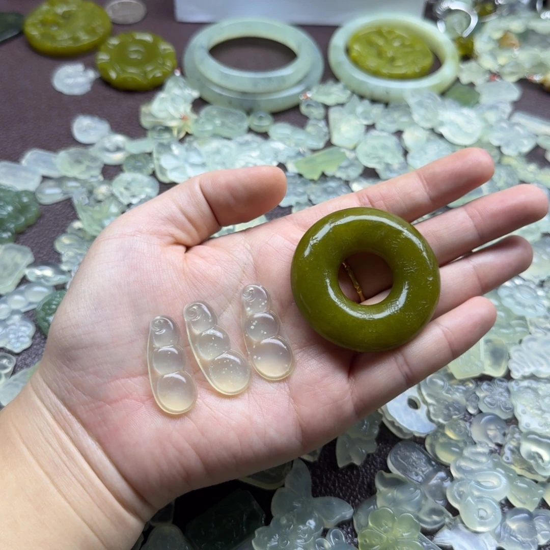 天***e蛇纹石玉合金颈饰