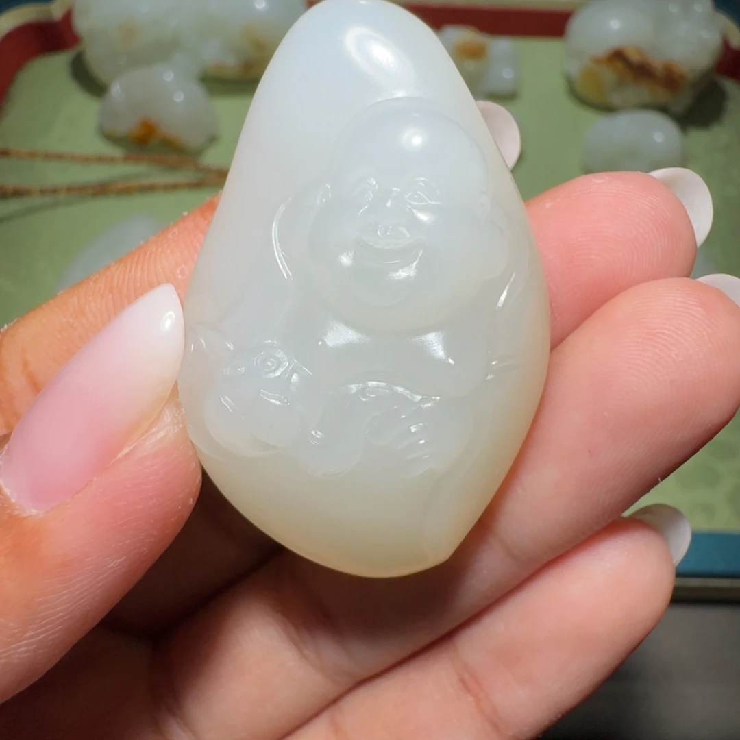 晴****和田玉未镶嵌颈饰